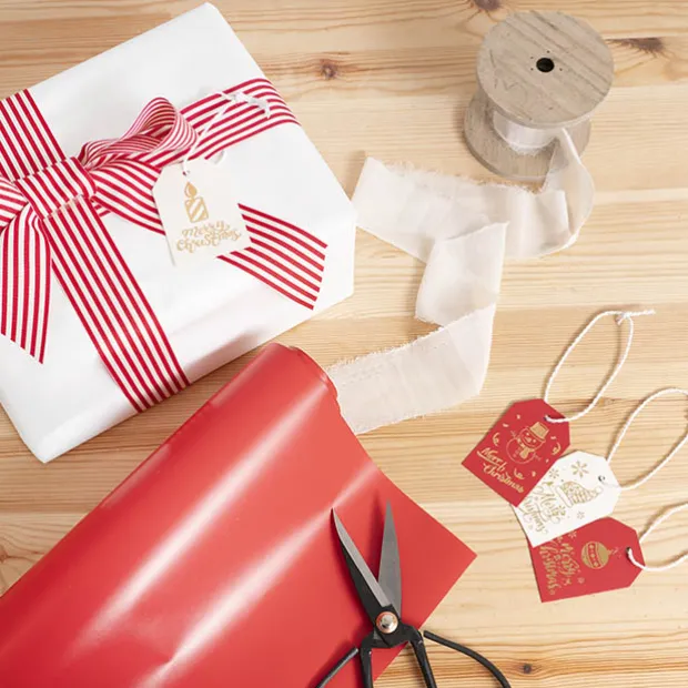 Christmas Gift Tags Traditional Gold Foil Pk24 (4.5x6.8cmH)