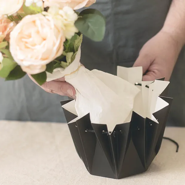 Flower Bouquet Designer Pod Pack 10 Black (13.8x14.4Hcm)