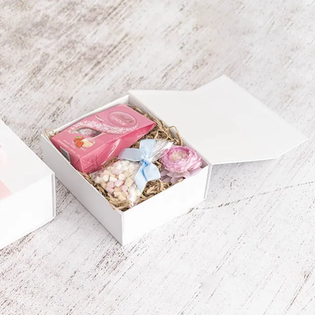 Hamper Gift Box Magnetic Flap Tall Small White (25x20x9cmH)