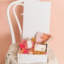 Hamper Gift Box Magnetic Flap Square White (25x25x10cmH)