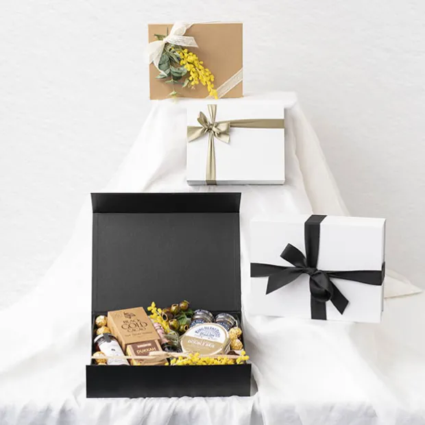 Hamper Gift Box Magnetic Flap Medium White (32x24x9cmH)