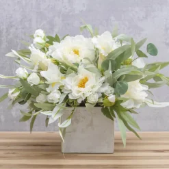 Katie Rose Bouquet with 16 Flowers White (25cmH)