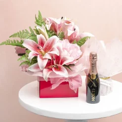 Medium No.6 Posy Box Autolock Base Pk10 Hot Pink (16x12cmH)