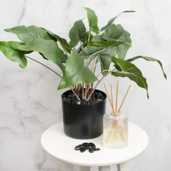 River Pebbles Polished 15-30mm Black (910g Jar)